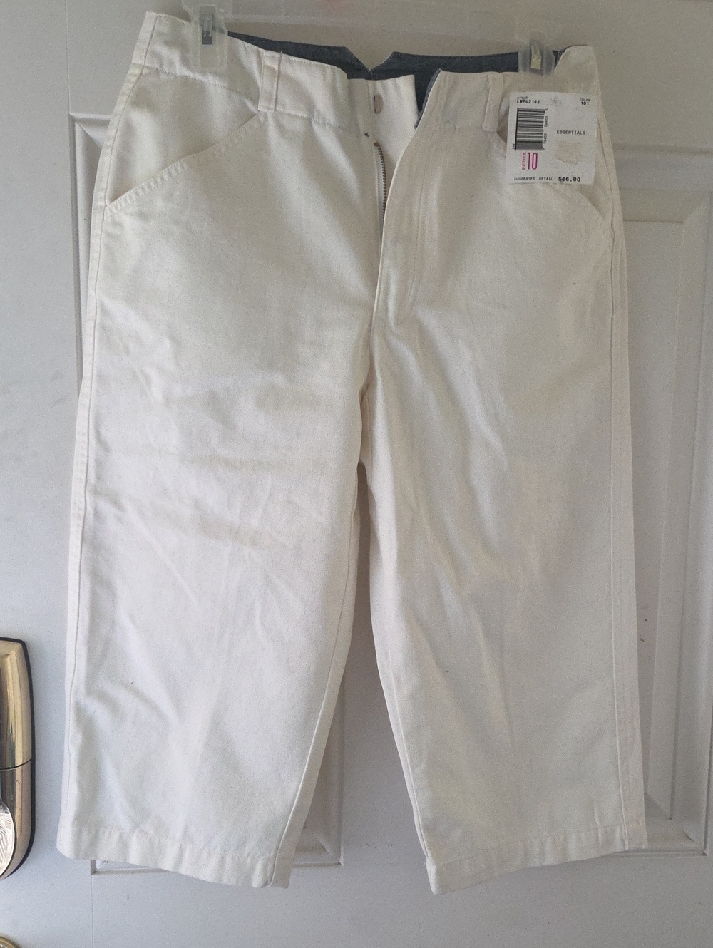 Essentials Women's Cream Capris